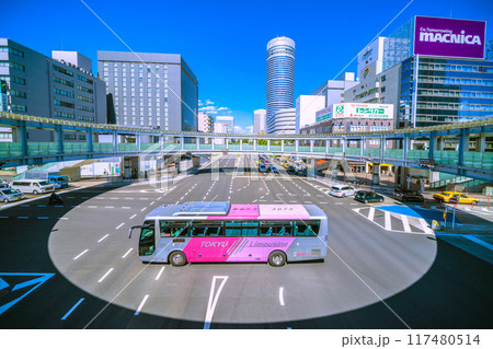 日本の横浜都市景観 8月。新横浜駅入口などを望む。…新たな時代へ＝令和6年8月17日 117480514