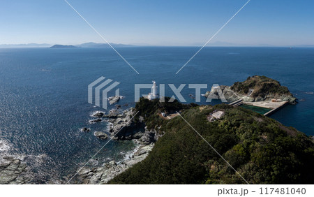 冬の佐田岬灯台（愛媛県伊方町） 117481040