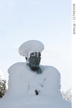 雪が積もった上杉鷹山公 雪が積もった上杉鷹山公 117481436