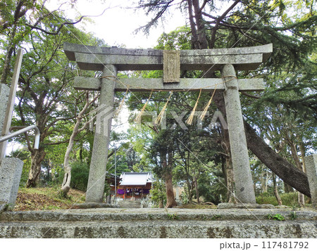 北九州市小倉南区城野にある天疫神社鳥居と拝殿 117481792