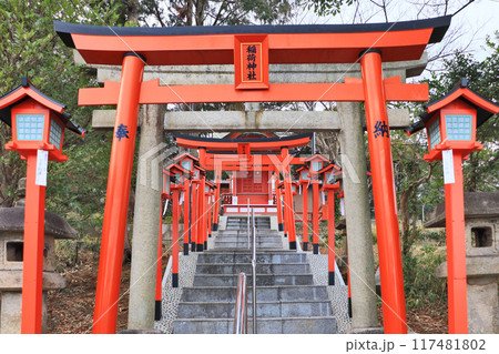 北九州市小倉北区にある到津八幡神社境内の稲荷神社 北九州市小倉北区にある到津八幡神社境内の稲荷神社 117481802