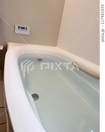 お湯が張られたお風呂 117481939