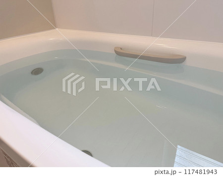 お湯が張られたお風呂 お湯が張られたお風呂 117481943