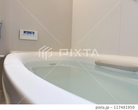 お湯が張られたお風呂 117481950
