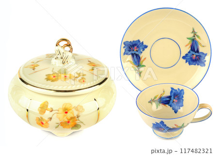 Vintage porcelain tableware 117482321