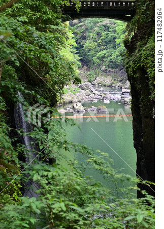 【九州・宮崎】阿蘇山の火山活動によってできた高千穂峡。浸食された断壁や真名井の滝など美しい峡谷でした 117482964