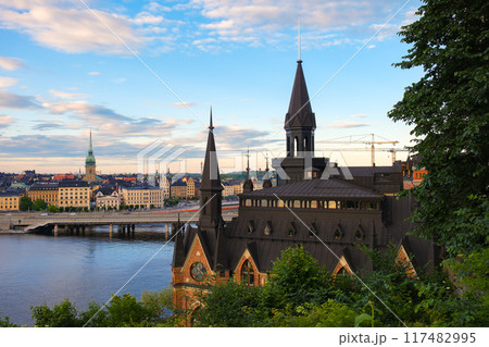 スウェーデン 高台から眺めるストックホルムの夕景 117482995