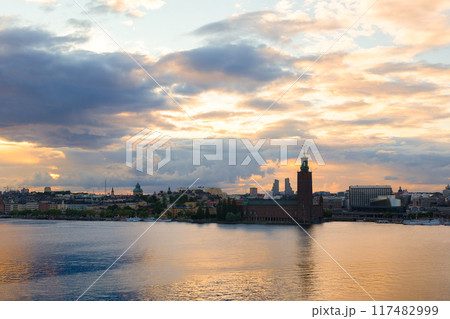 スウェーデン 高台から眺めるストックホルムの夕景 スウェーデン 高台から眺めるストックホルムの夕景 117482999