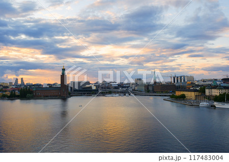 スウェーデン 高台から眺めるストックホルムの夕景 117483004