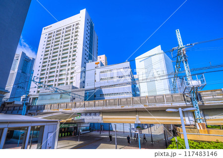 日本の横浜都市景観 8月。桜木町駅 新南口(市役所口)や横浜ランドマークタワーなどを望む=17日 日本の横浜都市景観 8月。桜木町駅 新南口(市役所口)や横浜ランドマークタワーなどを望む=17日 117483146