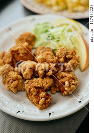 鶏の唐揚げ 鶏の唐揚げ 117483228