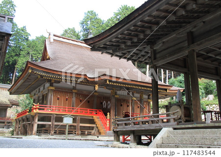 日吉大社の東本宮本殿（国宝） 117483544