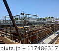 建物の建設現場 117486317