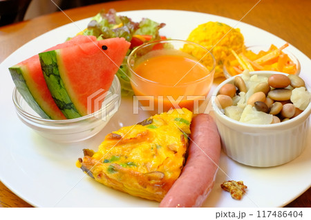 野菜たっぶりのモーニングプレート 117486404