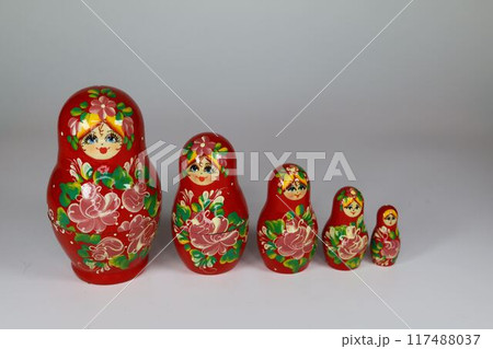 ロシアの民芸品、マトリョーシカ ロシアの民芸品、マトリョーシカ 117488037