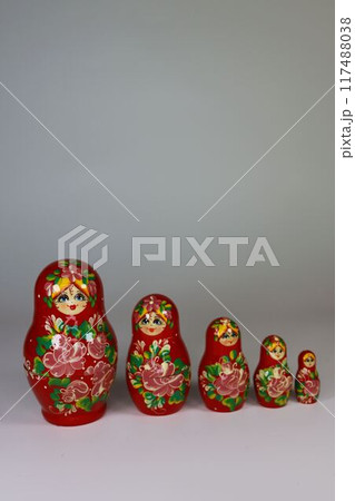 ロシアの民芸品、マトリョーシカ ロシアの民芸品、マトリョーシカ 117488038