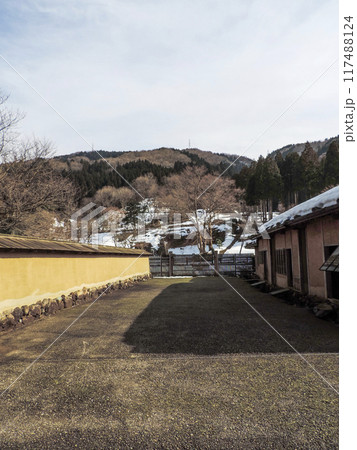 冬の一乗谷朝倉氏遺跡の景色 117488124