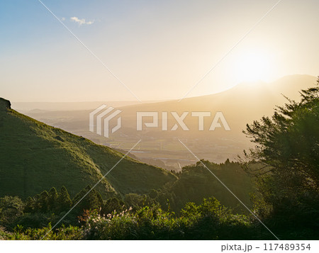 二重ノ峠からの秋の朝日 117489354