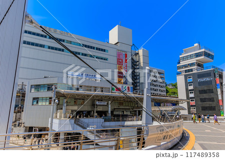 神奈川県　横須賀市　横須賀中央駅前の都市風景 117489358