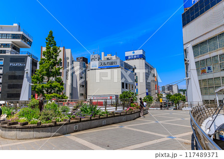 神奈川県　横須賀市　横須賀中央駅前の都市風景 117489371