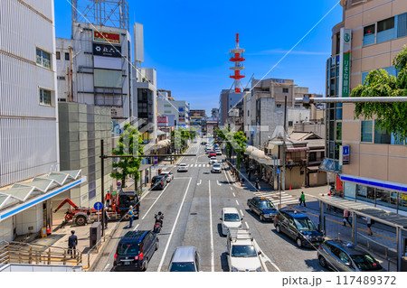 神奈川県　横須賀市　横須賀中央駅前の都市風景 117489372