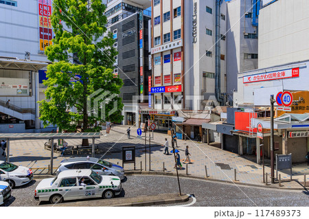 神奈川県　横須賀市　横須賀中央駅前の都市風景 117489373