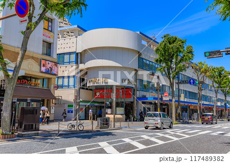 神奈川県 横須賀市 横須賀中央大通り沿いの繁華街 神奈川県 横須賀市 横須賀中央大通り沿いの繁華街 117489382