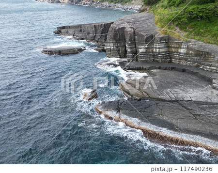 山口県萩市の須佐ホルンフェルスの断層の空撮 117490236