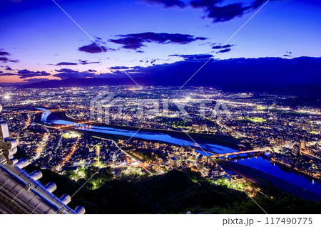 岐阜市、岐阜城からの夜景（長良川方面） 117490775