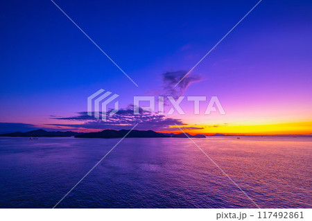 瀬戸内海のマジックアワー 117492861