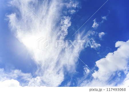 夏の空と太陽と雲 横浜 夏の空と太陽と雲 横浜 117493068