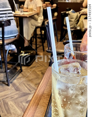 大宮駅西口のカフェにて1 117493504