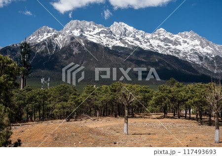 Beautiful view of Jade Dragon Snow Mountain (or Mt.Yulong) in Yulong Naxi Autonomous County, Lijiang, in Yunnan province, China. 117493693