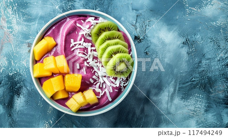 トロピカルスアサイーボウルとシンプルな背景とコピースペース トロピカルスアサイーボウルとシンプルな背景とコピースペース 117494249