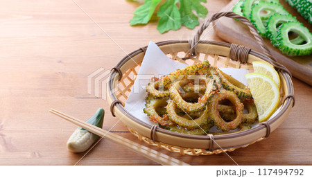 食欲のない夏におすすめ!ゴーヤの唐揚げ 食欲のない夏におすすめ!ゴーヤの唐揚げ 117494792