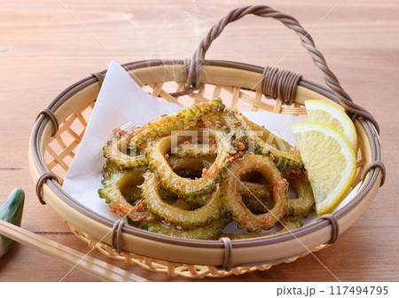 食欲のない夏におすすめ!ゴーヤの唐揚げ 食欲のない夏におすすめ!ゴーヤの唐揚げ 117494795