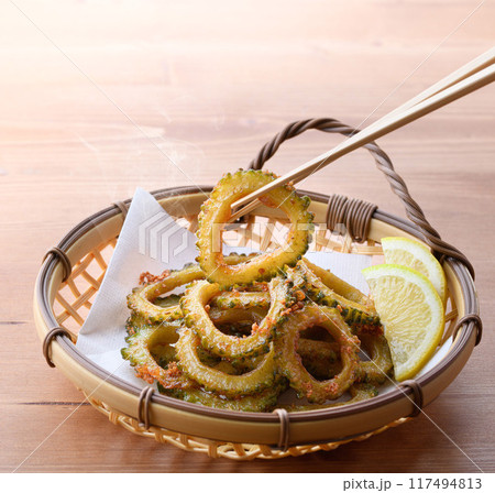 食欲のない夏におすすめ！ゴーヤの唐揚げ 117494813