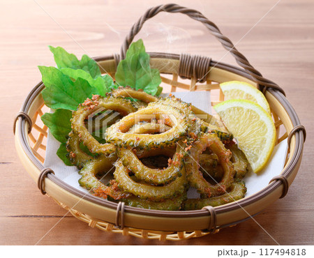 食欲のない夏におすすめ!ゴーヤの唐揚げ 食欲のない夏におすすめ!ゴーヤの唐揚げ 117494818
