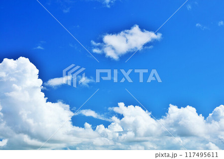 夏の青空と雲 夏の青空と雲 117495611