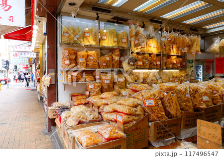 香港・徳輔道西の乾物店で売られる魚の浮袋。とても高価で「魚胆｝と呼ばれる高価な中華食材 117496547