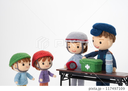 あみぐるみ人形　防災訓練 117497109