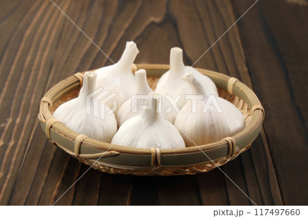 新鮮なニンニク 117497660