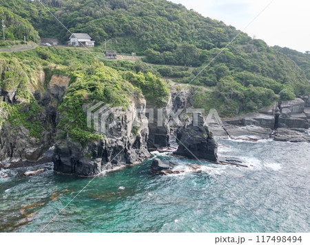 須佐ホルンフェルス付近の海岸線の空撮 須佐ホルンフェルス付近の海岸線の空撮 117498494