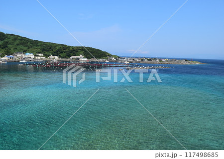 柏島の青空と透明な海が織りなす絶景 柏島の青空と透明な海が織りなす絶景 117498685