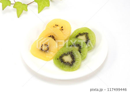 カットされたキウイフルーツ 117499446