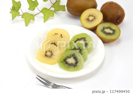 カットされたキウイフルーツ 117499450