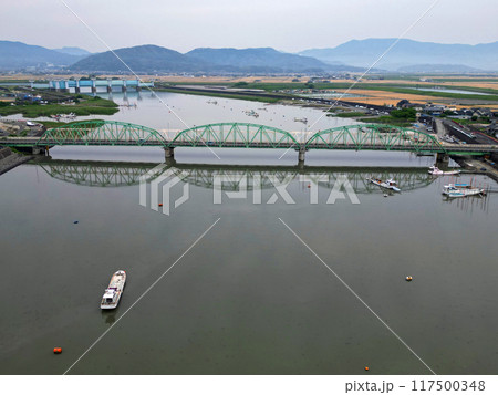 佐賀県の六角川の上空から住之江橋の空撮 117500348