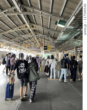 駅 ステーション 立つ 117500546