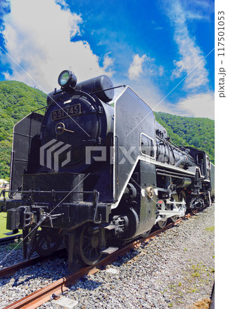 青空を背景にした蒸気機関車 青空を背景にした蒸気機関車 117501053
