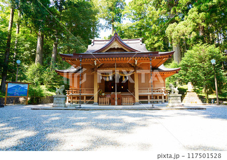 真夏の晴れた須山浅間神社 真夏の晴れた須山浅間神社 117501528